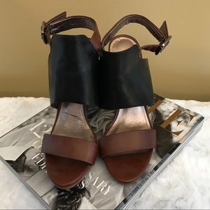 Ann Taylor Loft Blk an Tan Leather Heel Sandals